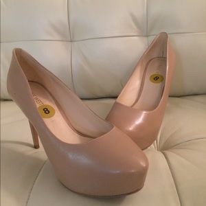 New Nine West nude heels